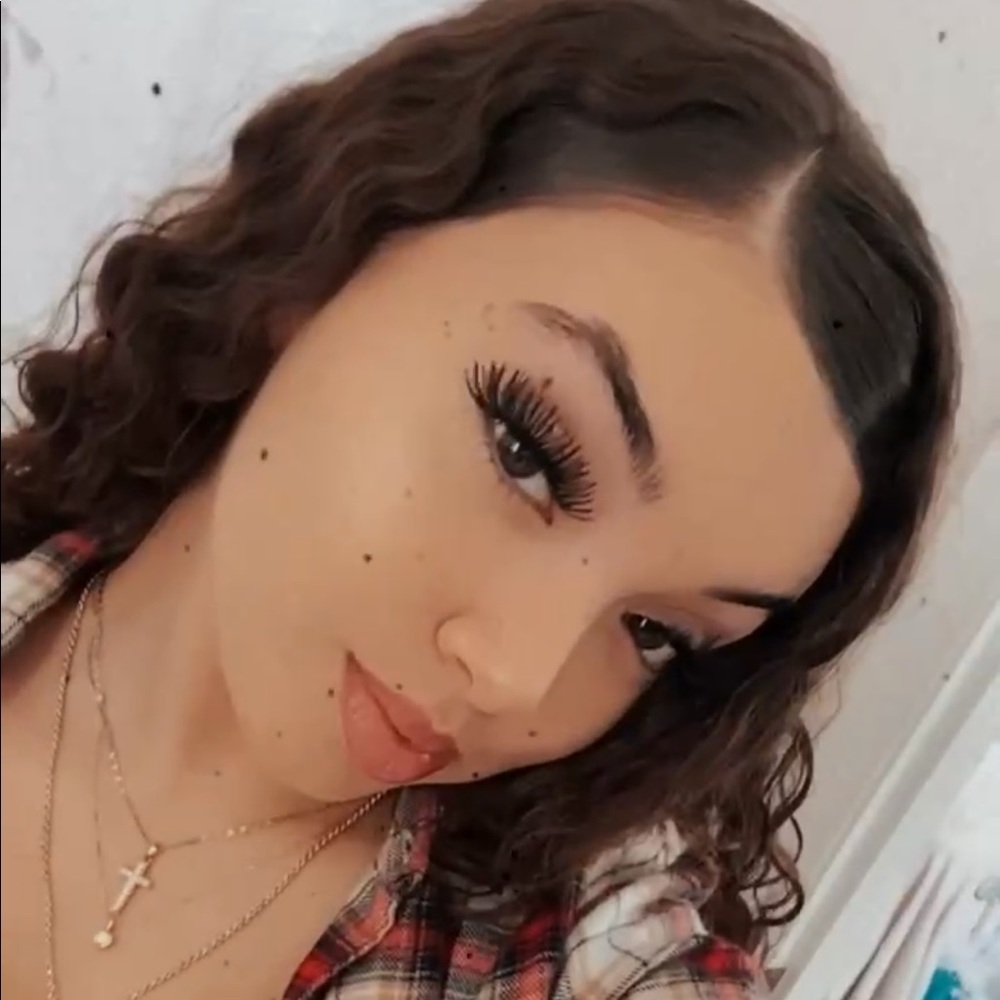 Meet your Posher, Amya